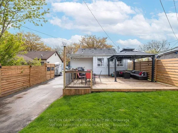 34 Maple St, Ajax, ON L1S 1V7
