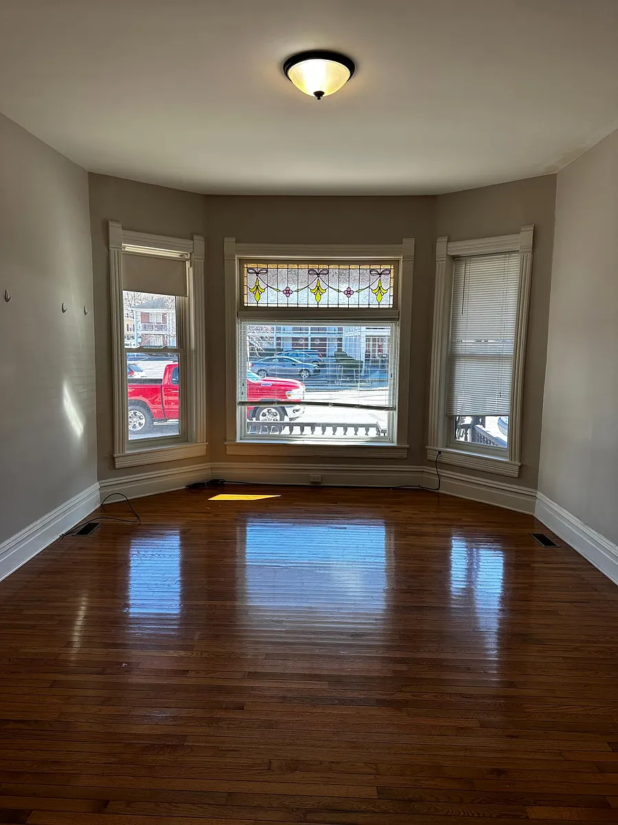Building Photo - 131 E Penn St #1