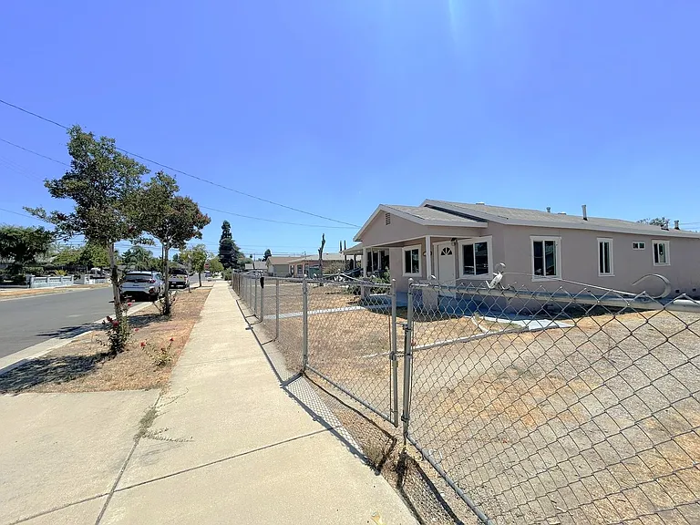 1115 Herald St — Photo 3