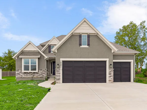 16661 S Marais Dr, Olathe, KS 66062