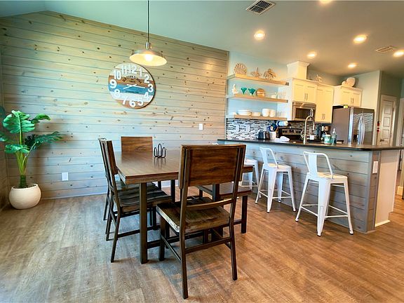 4th image of 247 Roberts Ave #1