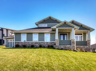 4525 NW 169th St, Clive, IA 50325