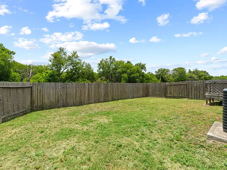 148 Isabel Ln — Photo 29