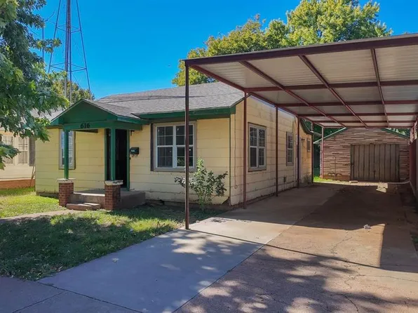 616 S 11th St, Clinton, OK 73601