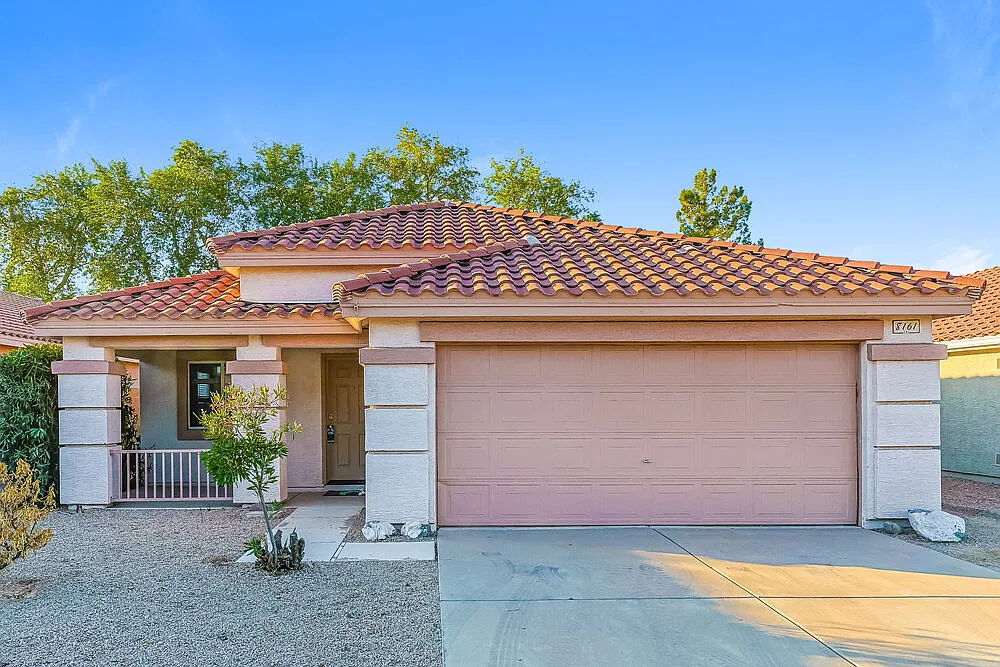3 bed, 2.0 bath, 1745 sqft, $2,400 — Photo 1
