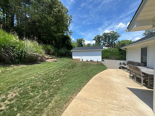 142 Reems Creek Rd — Photo 43
