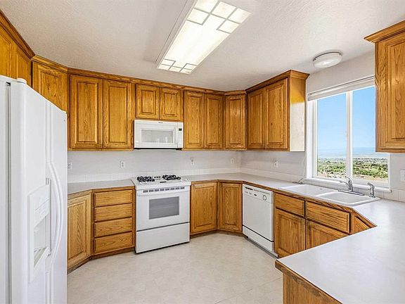4th image of 24239 Valley View Circle
