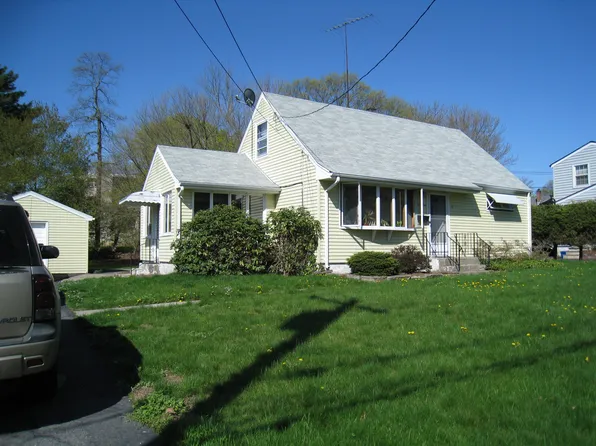 17 Carlson Dr, Milford, CT 06460