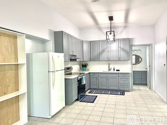 2nd image of 822A Lehua Ave