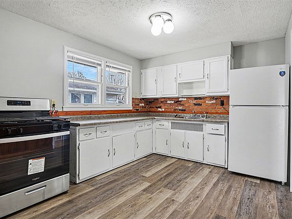 4th image of 203 Ardennes Ave