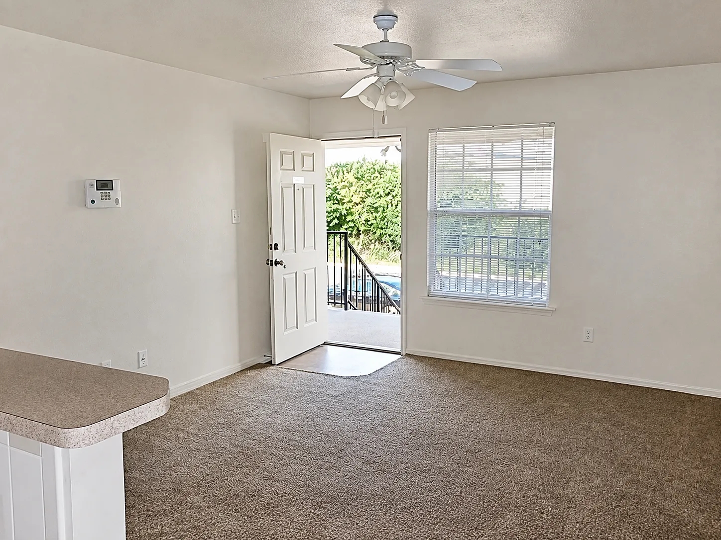 3 bed, 1200 sqft, $1,000 — Photo 3