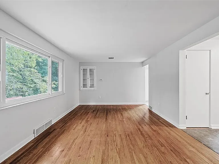 1423 Lakeside Dr — Photo 9