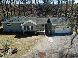 785 Little School Lot Lake Rd, Holly, MI 48442