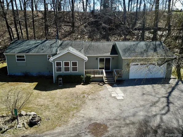 785 Little School Lot Lake Rd, Holly, MI 48442