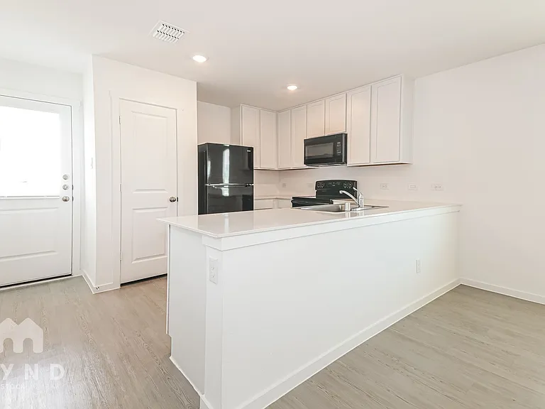 1238 Basswood Dr — Photo 6
