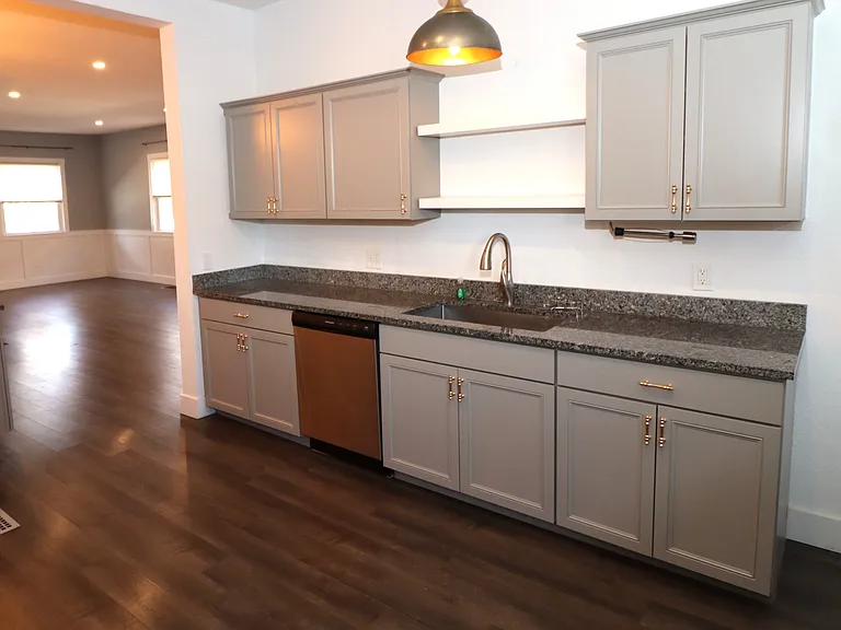 120 S Court St — Photo 6