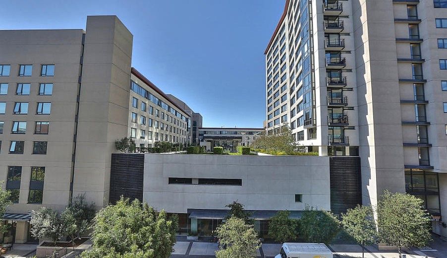 1st image of 250 King St Unit 810