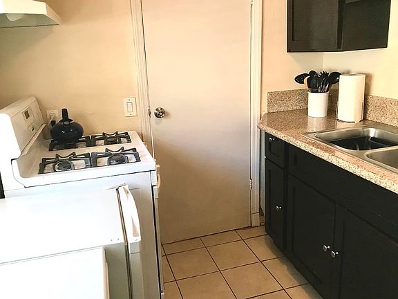 5th image of 652 W 41st Pl