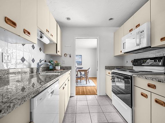 4th image of 225 Lincoln St APT A3