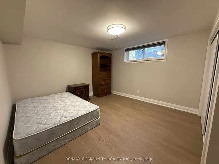 31 Friar Tuck Rd #LOWER — Photo 9