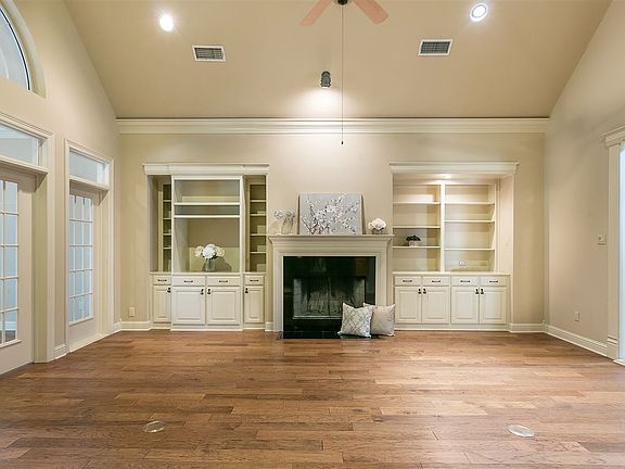 3rd image of 103 Oak Isle Dr