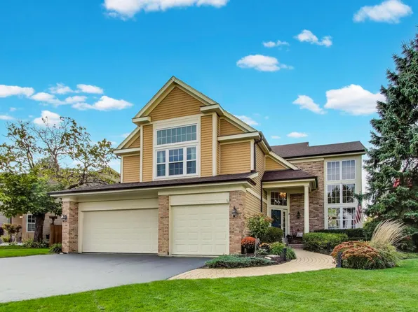 1823 Somerfield Ln, Crystal Lake, IL 60014