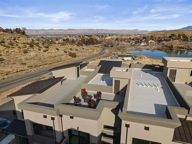 4 bed, 3069 sqft, $4,750 — Photo 3