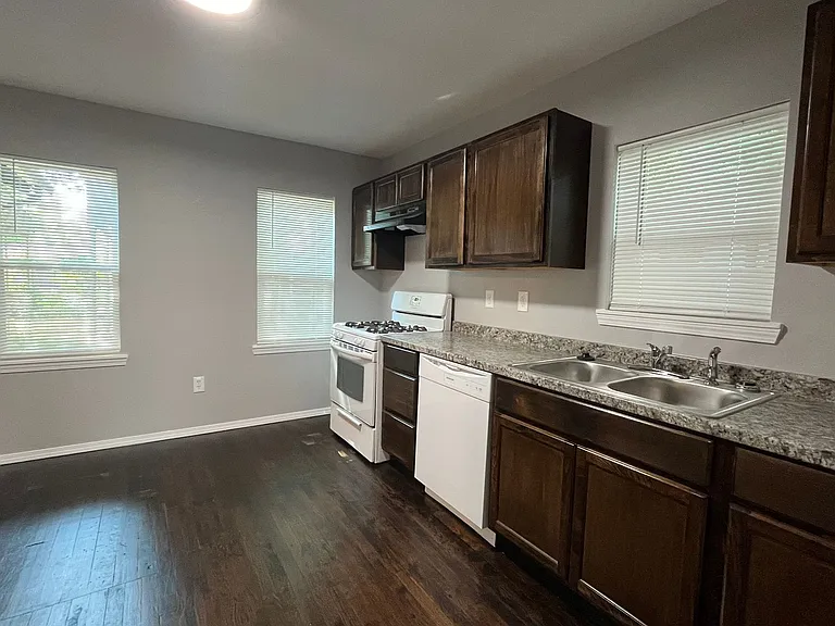 4128 S 32nd West Ave — Photo 4