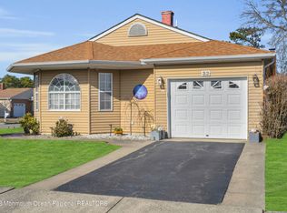 32 Oakengates Dr, Toms River, NJ