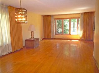 484 Selborne Rd, Riverside, IL 60546