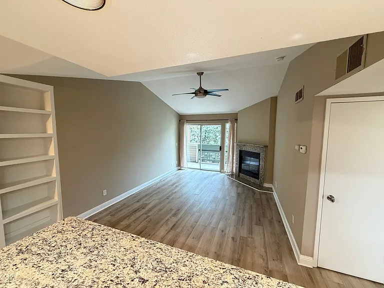 2560 Oak Rd #321 — Photo 6