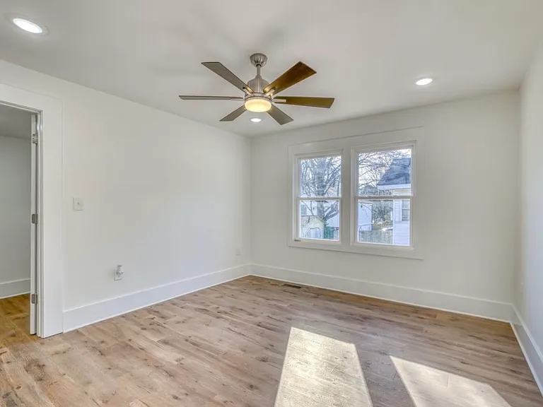 738 E Tombigbee St — Photo 13