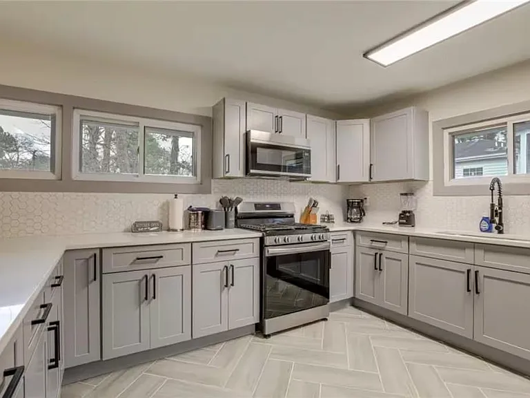 1944 Cindy Dr — Photo 10