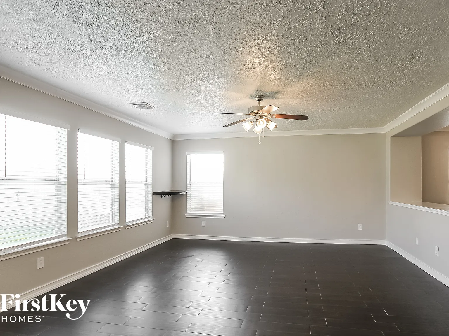 4 bed, 3.0 bath, 2460 sqft, $2,440 — Photo 4