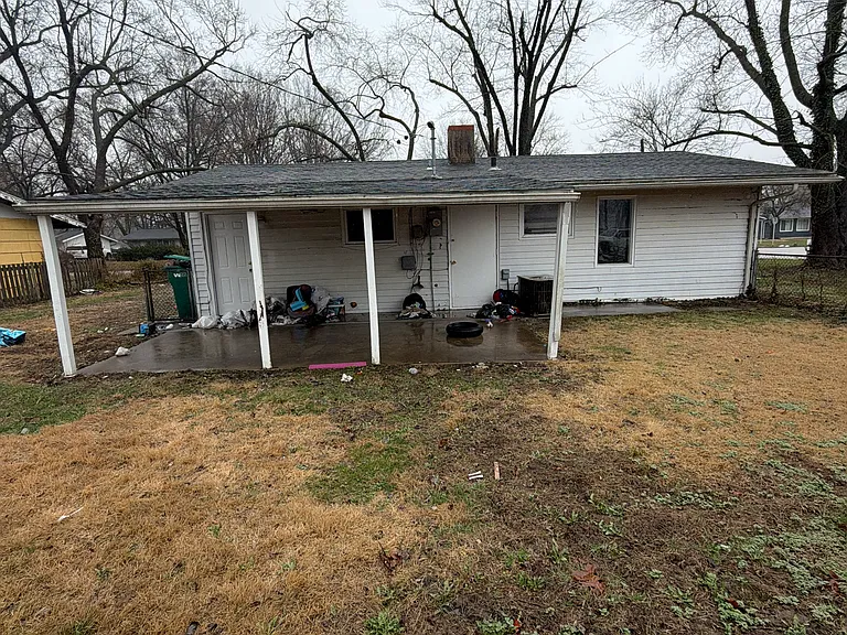 2 E Adams Dr — Photo 32