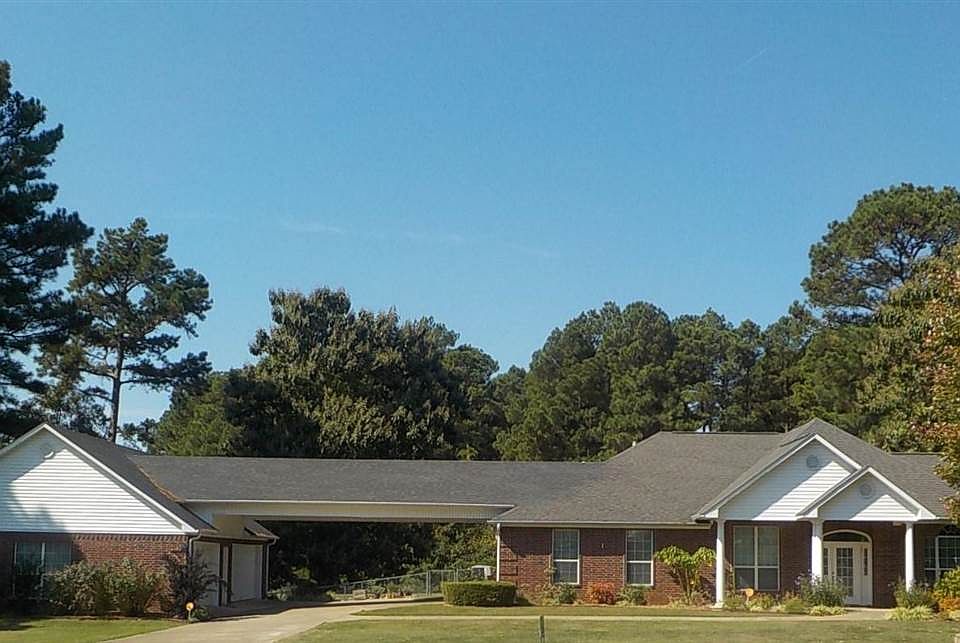 1st image of 570 Beaver Lake Dr