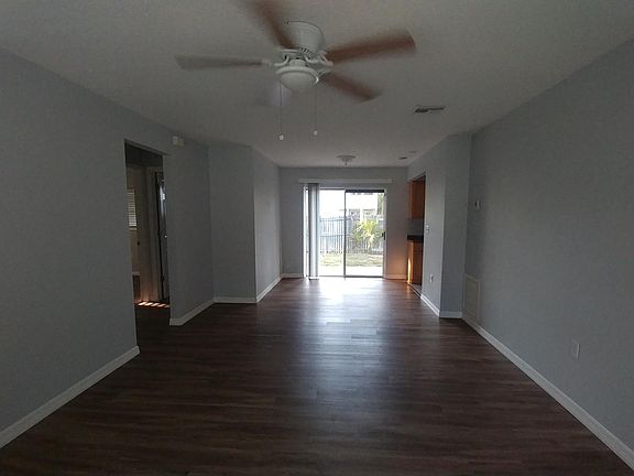 spacious living/dining room