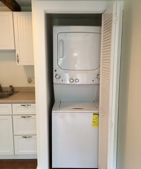 16 Etna Rd — Photo 2
