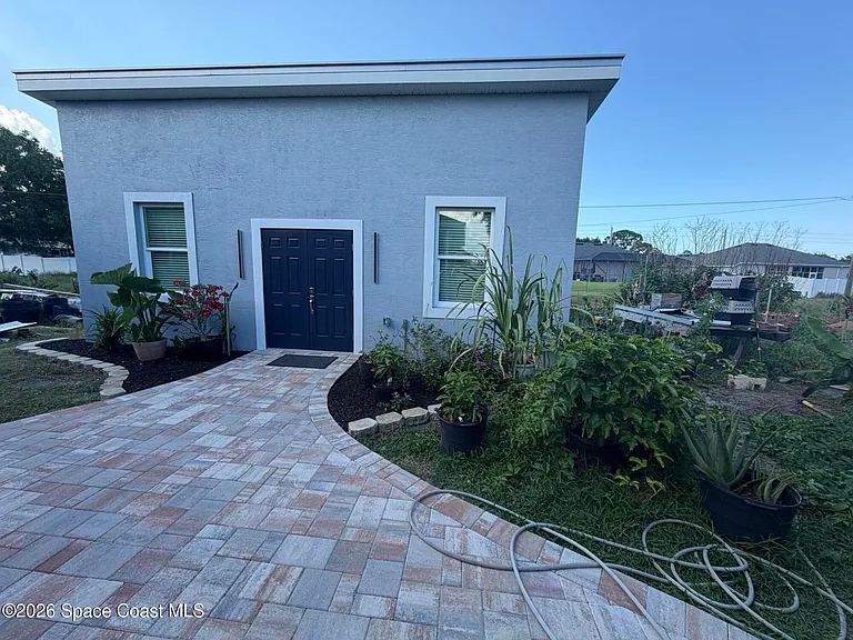 433 Crystalmist Rd NW — Photo 4
