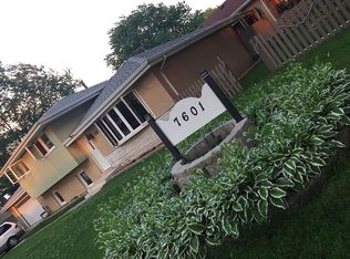 7601 S Octavia Ave, Bridgeview, IL 60455