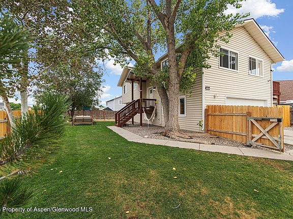 4th image of 1592 Balsam Ct
