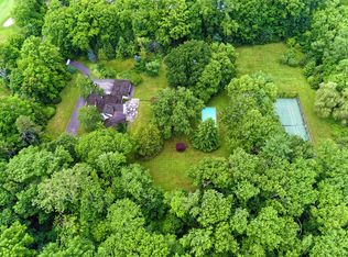 594 Cantitoe St, Bedford, NY 10506