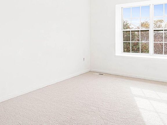 4th image of 15036 Cherrydale Dr