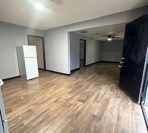 2nd image of 5414 Pardee St #B