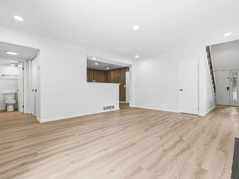11731 Sherman St — Photo 6