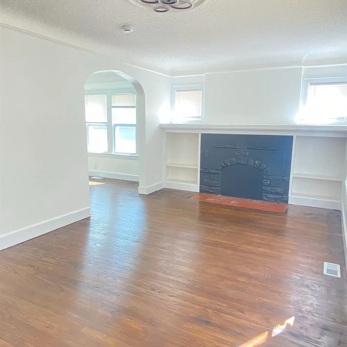 2 bed, 1.0 bath, 3213 sqft, $1,200 — Photo 3