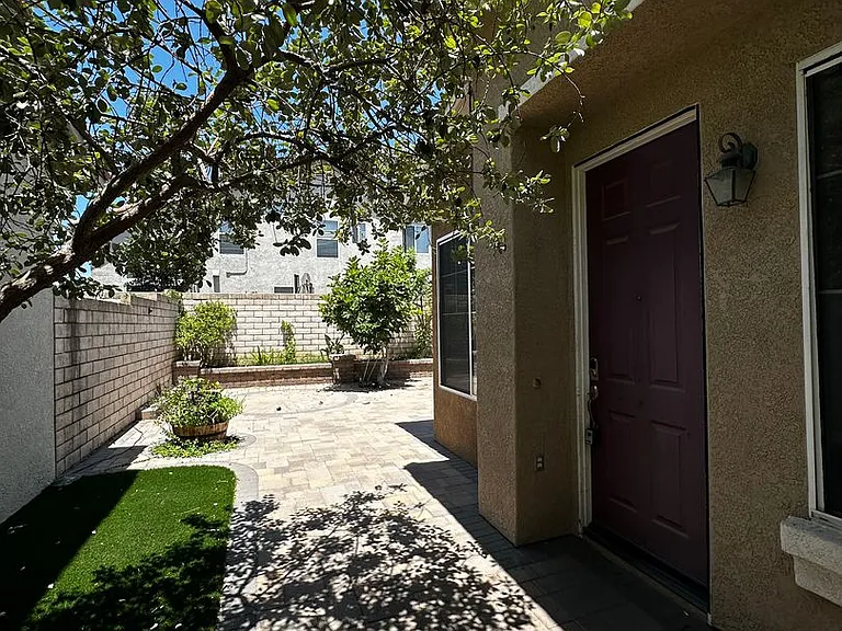 1455 Holcomb — Photo 2