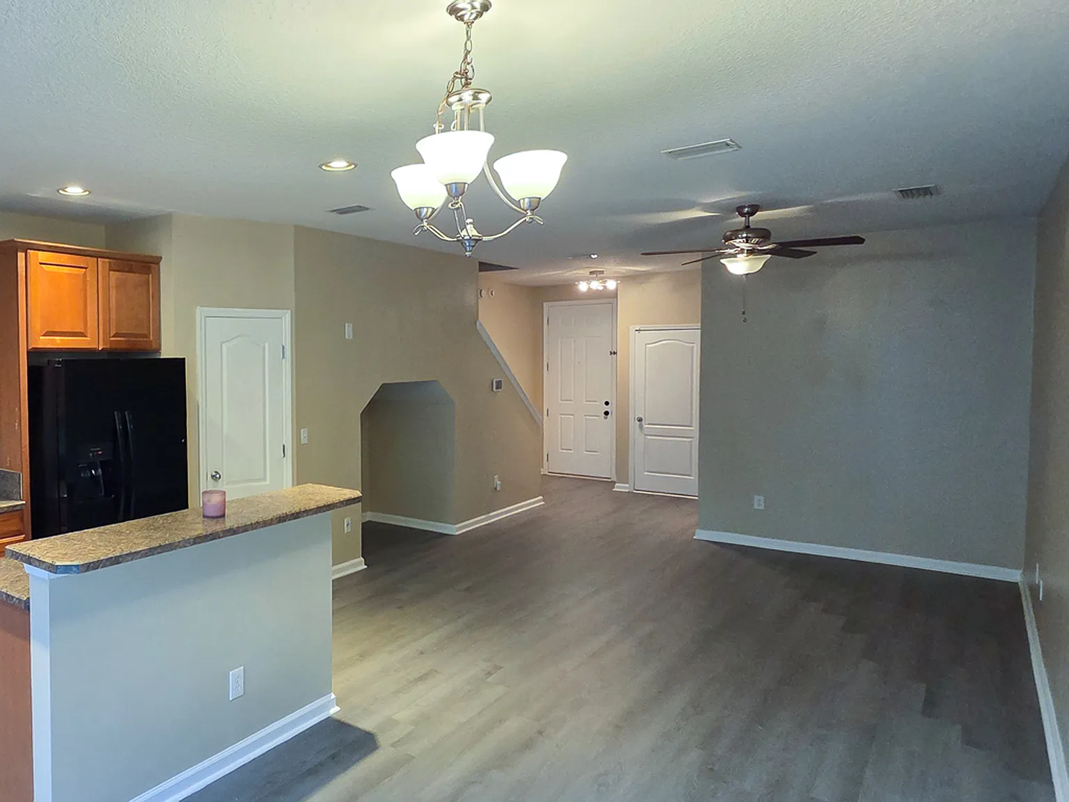 2 bed, 2.5 bath, 1422 sqft, $1,700 — Photo 2