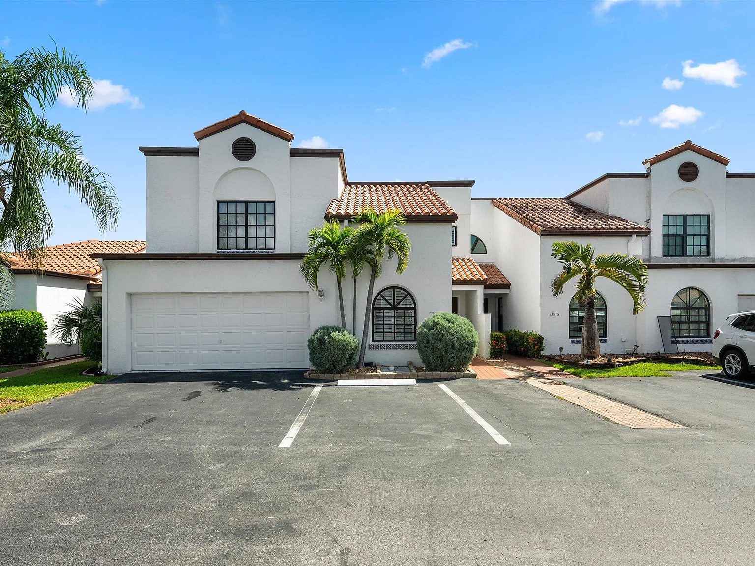 4 bed, 2.5 bath, 2026 sqft, $7,000 — Photo 2