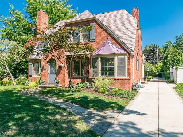 2335 Miramar Blvd, University Heights, OH 44118